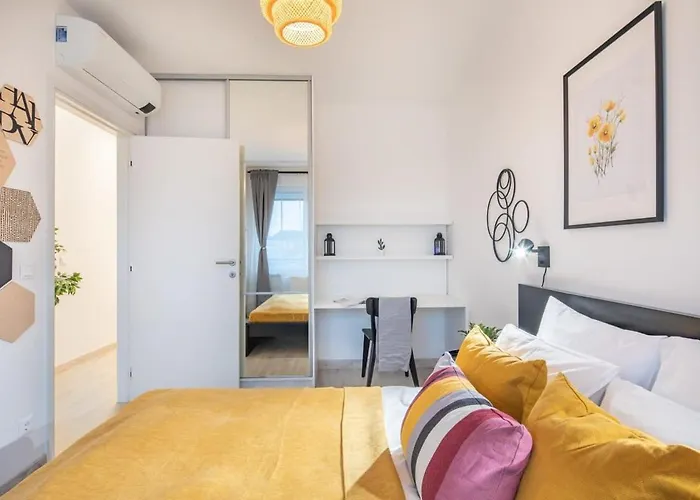 Modern Bright Central Place With Terrace